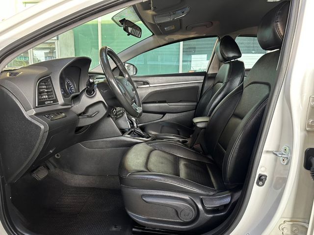 HYUNDAI現代 ELANTRA  第4張相片