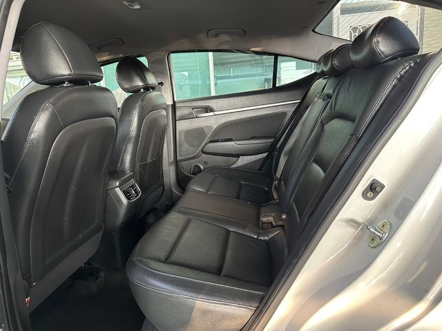 HYUNDAI現代 ELANTRA  第7張相片