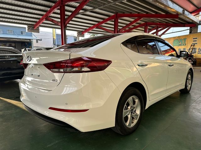 HYUNDAI現代 ELANTRA  第10張相片