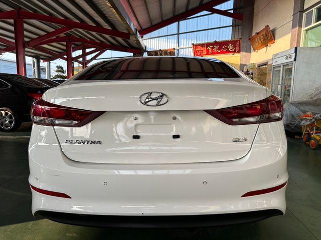 HYUNDAI現代 ELANTRA  第12張相片