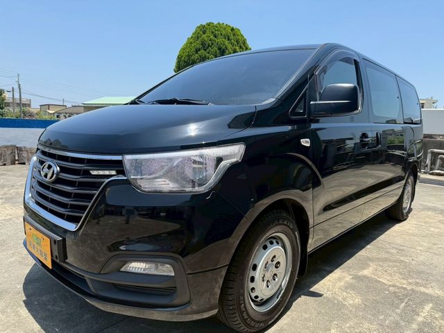 HYUNDAI現代 STAREX  第1張相片