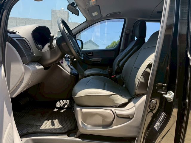HYUNDAI現代 STAREX  第8張相片