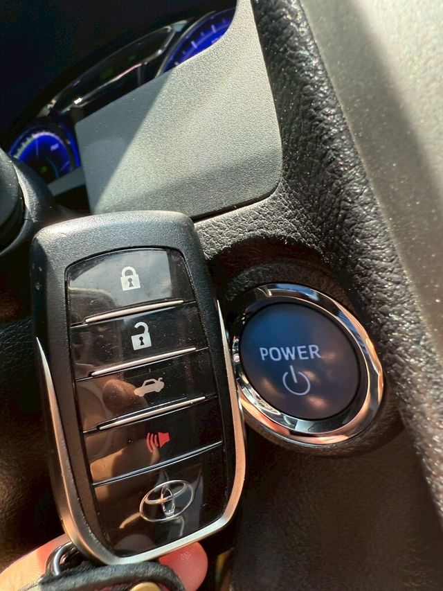 TOYOTA豐田 CAMRY HYBRID  第11張相片