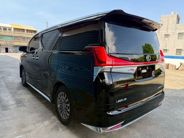 LEXUS凌志 LM300H  第5張相片