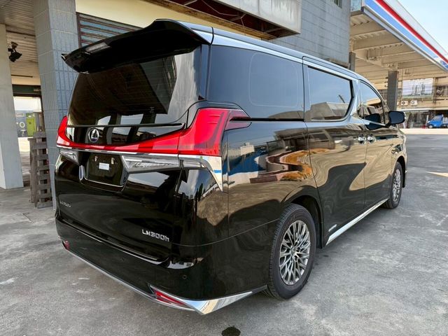 LEXUS凌志 LM300H  第6張相片