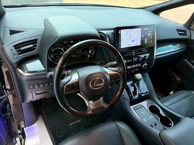 LEXUS凌志 LM300H  第7張相片