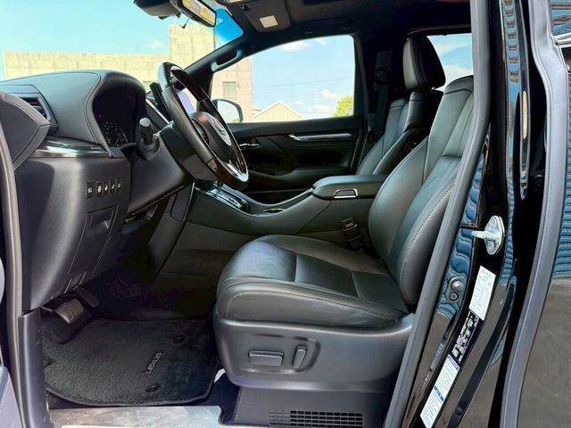 LEXUS凌志 LM300H  第8張相片