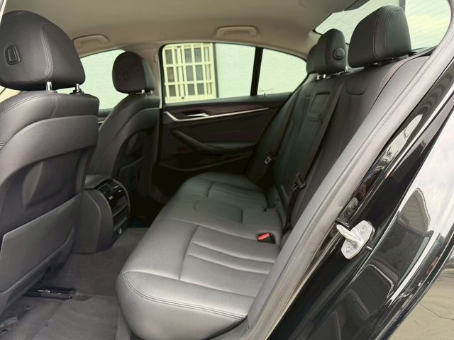 BMW寶馬 520D  第9張相片