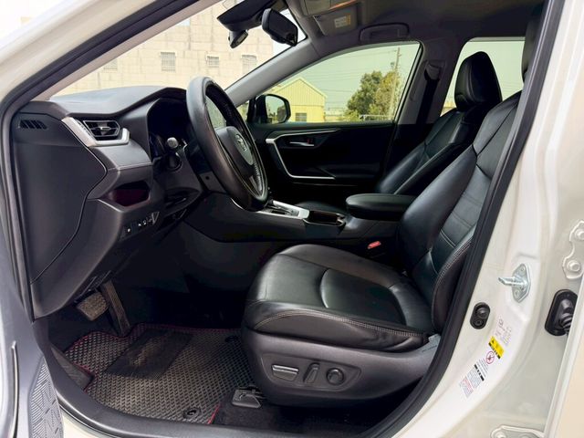 TOYOTA豐田 RAV4  第8張相片