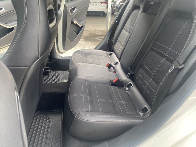 M-BENZ賓士 GLA200  第13張相片