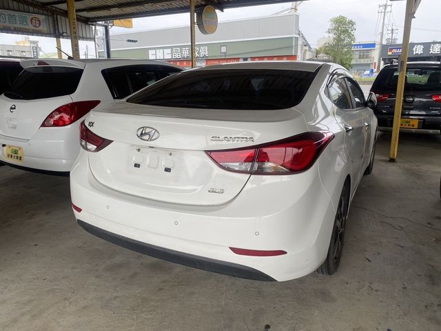 HYUNDAI現代 ELANTRA  第2張相片