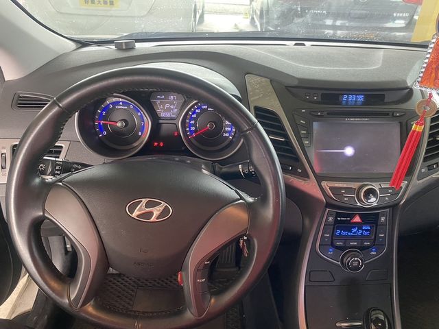 HYUNDAI現代 ELANTRA  第4張相片