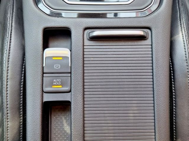 一手車庫車 有認證 柴油 400TDI 加裝ACC跟車 盲點偵測 車道置中 自動停車 車美無瑕疵 省油有力馬力大 可全貸  第14張相片