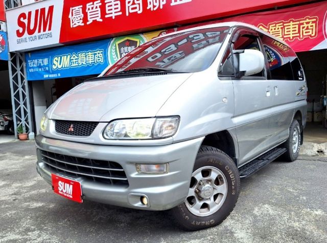4WD 露營車 變頻冷氣 400ah電池 4千瓦逆變器 220*150全尺寸大床 室內變化多 全車大整理無待修改裝數十萬  第1張相片