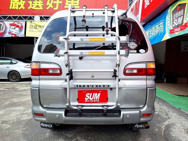 4WD 露營車 變頻冷氣 400ah電池 4千瓦逆變器 220*150全尺寸大床 室內變化多 全車大整理無待修改裝數十萬  第4張相片
