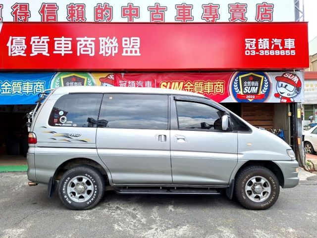 4WD 露營車 變頻冷氣 400ah電池 4千瓦逆變器 220*150全尺寸大床 室內變化多 全車大整理無待修改裝數十萬  第5張相片