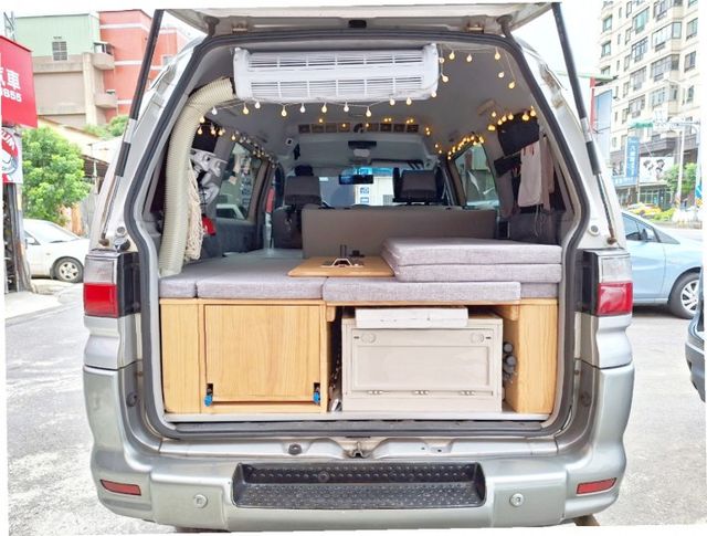 4WD 露營車 變頻冷氣 400ah電池 4千瓦逆變器 220*150全尺寸大床 室內變化多 全車大整理無待修改裝數十萬  第19張相片