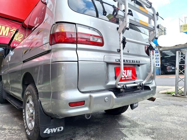 4WD 露營車 變頻冷氣 400ah電池 4千瓦逆變器 220*150全尺寸大床 室內變化多 全車大整理無待修改裝數十萬  第20張相片