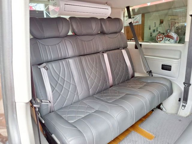 一手車 有認證 只跑8萬 短軸8人座 改露營車 車美功能多 改裝床椅 600AH電池 駐車冷氣 逆變器 商務自用休閒皆宜  第12張相片