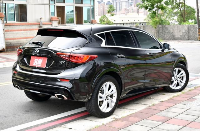 一手女用車庫車 有認證 頂級風尚版 跑少 全程原廠保養 ACC跟車 全景天窗 環景 車美無待修 享一年2萬保固 可全貸  第2張相片