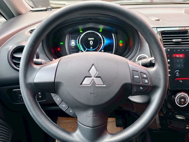 一手車 有認證 全車無碰撞 原廠版件 只跑4萬多 車美如新無待修 省油好養空間大 享2年5萬公里保固 0頭款 可全貸  第9張相片