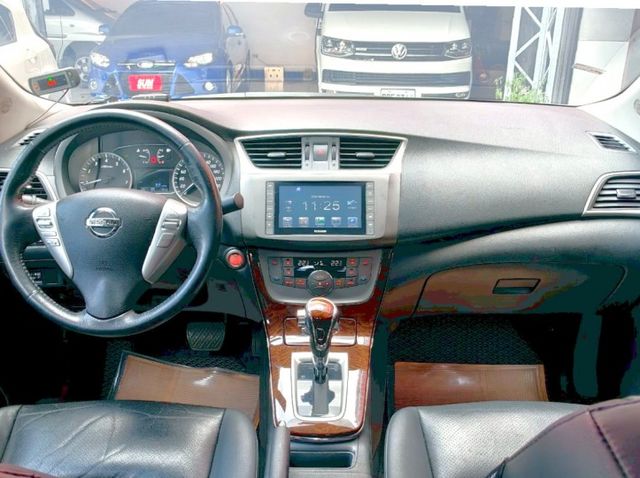 認證車 跑少 定期保養 車況極佳 享一年2萬保固 I-KEY 摸門 電動椅 恆溫 定速 導航 藍芽 倒顯 0頭款 可全貸  第6張相片