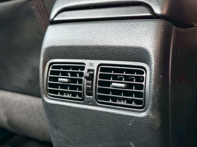 認證車 跑少 定期保養 車況極佳 享一年2萬保固 I-KEY 摸門 電動椅 恆溫 定速 導航 藍芽 倒顯 0頭款 可全貸  第16張相片