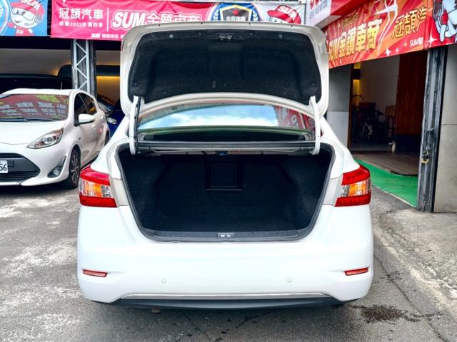 認證車 跑少 定期保養 車況極佳 享一年2萬保固 I-KEY 摸門 電動椅 恆溫 定速 導航 藍芽 倒顯 0頭款 可全貸  第18張相片