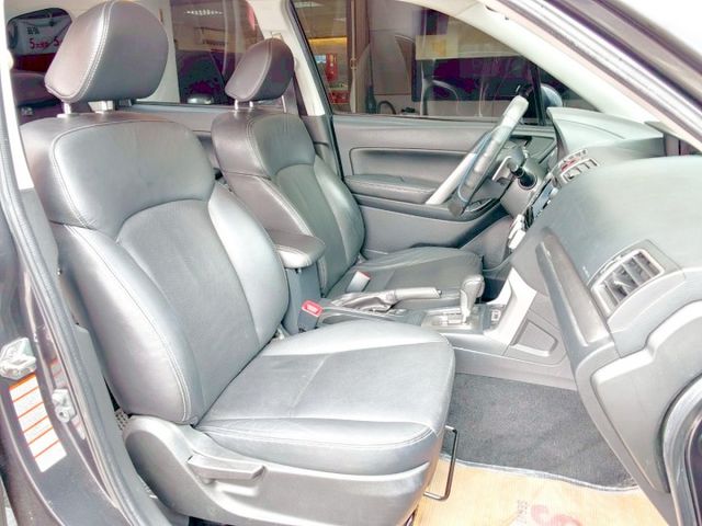 一手車 有認證 AWD 跑少 定期保養 車況極佳 自然進氣 好養 沒毛病 多功能休旅車 0頭款 可全貸  第6張相片