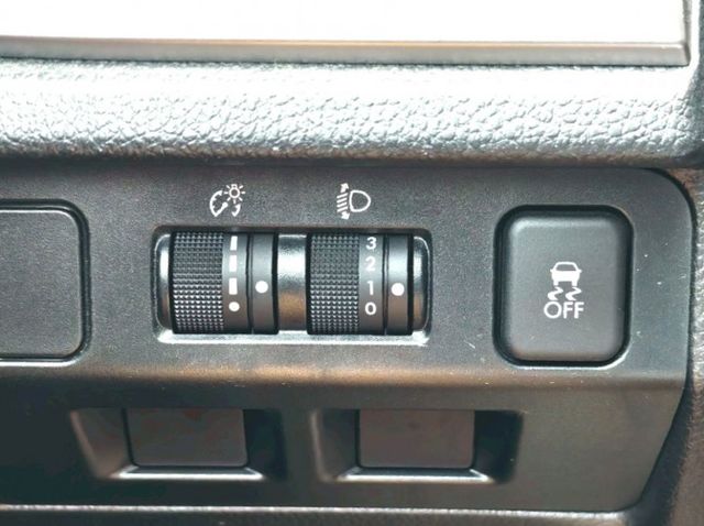 一手車 有認證 AWD 跑少 定期保養 車況極佳 自然進氣 好養 沒毛病 多功能休旅車 0頭款 可全貸  第15張相片