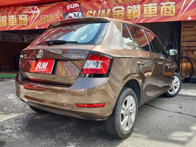 一手車 有認證 定期保養 無碰撞 車美無暇疵 ACC跟車 好開省油又安全 0頭款 可全貸  第2張相片