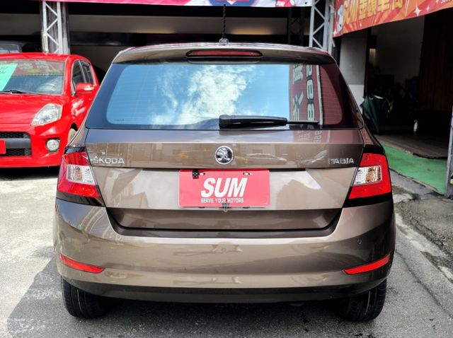 一手車 有認證 定期保養 無碰撞 車美無暇疵 ACC跟車 好開省油又安全 0頭款 可全貸  第4張相片