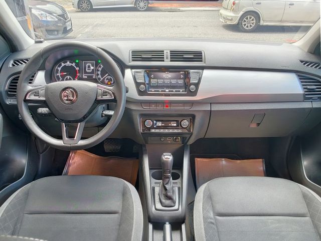 一手車 有認證 定期保養 無碰撞 車美無暇疵 ACC跟車 好開省油又安全 0頭款 可全貸  第6張相片