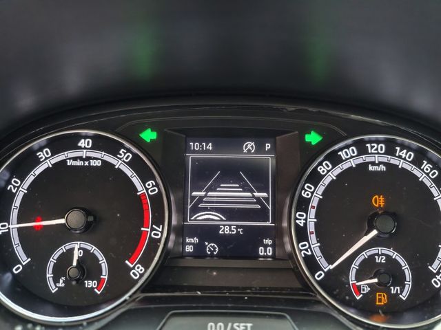 一手車 有認證 定期保養 無碰撞 車美無暇疵 ACC跟車 好開省油又安全 0頭款 可全貸  第10張相片