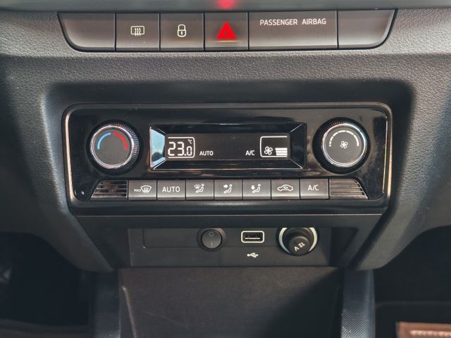 一手車 有認證 定期保養 無碰撞 車美無暇疵 ACC跟車 好開省油又安全 0頭款 可全貸  第12張相片