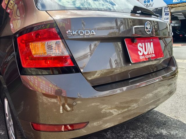 一手車 有認證 定期保養 無碰撞 車美無暇疵 ACC跟車 好開省油又安全 0頭款 可全貸  第17張相片