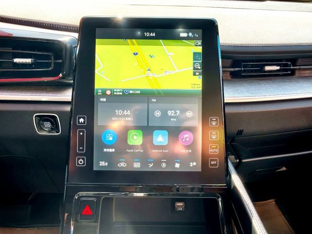 認證車 原廠保固中 A款 旗艦版 選配全景雙天窗 車美無暇 0頭款 可全貸  第14張相片