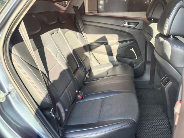 認證車 全程原廠保養 車況佳 無待修 全景大天窗 360環景 盲點偵測 電尾門 電動椅 配備超多 歡迎預約賞車  第8張相片