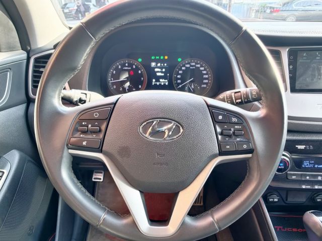 認證車 全程原廠保養 車況佳 無待修 全景大天窗 360環景 盲點偵測 電尾門 電動椅 配備超多 歡迎預約賞車  第9張相片