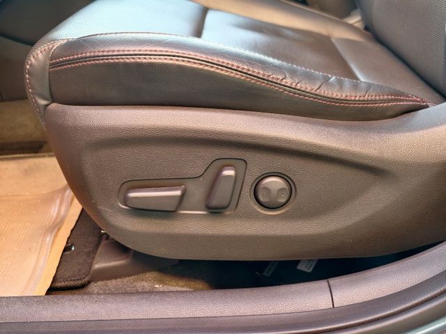 認證車 全程原廠保養 車況佳 無待修 全景大天窗 360環景 盲點偵測 電尾門 電動椅 配備超多 歡迎預約賞車  第16張相片