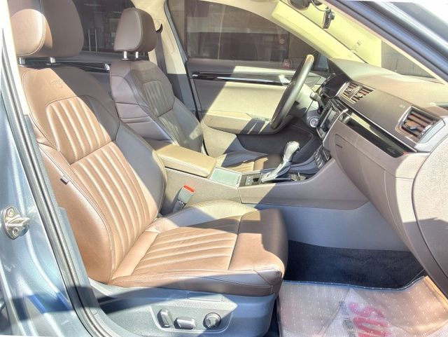 認證車 極品美車 尊榮動力L&K版 一手車庫車 全程原廠保養 只跑6萬多 4X4 280匹大馬力 全景天窗 超多配備  第7張相片