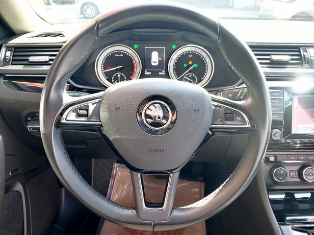 認證車 極品美車 尊榮動力L&K版 一手車庫車 全程原廠保養 只跑6萬多 4X4 280匹大馬力 全景天窗 超多配備  第10張相片