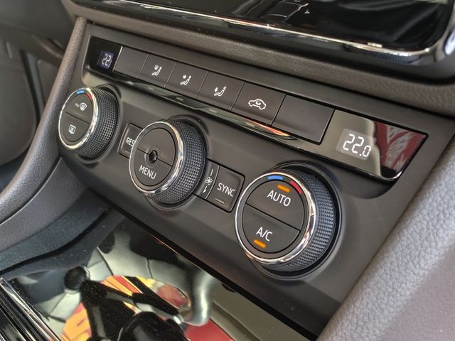 認證車 極品美車 尊榮動力L&K版 一手車庫車 全程原廠保養 只跑6萬多 4X4 280匹大馬力 全景天窗 超多配備  第12張相片