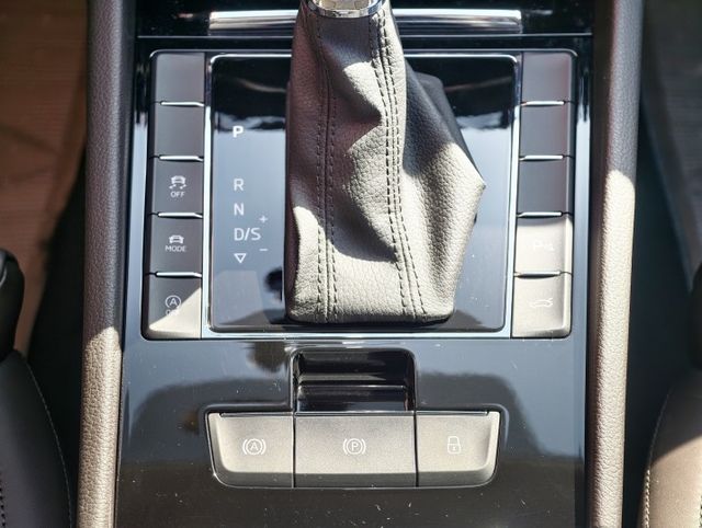 認證車 極品美車 尊榮動力L&K版 一手車庫車 全程原廠保養 只跑6萬多 4X4 280匹大馬力 全景天窗 超多配備  第13張相片