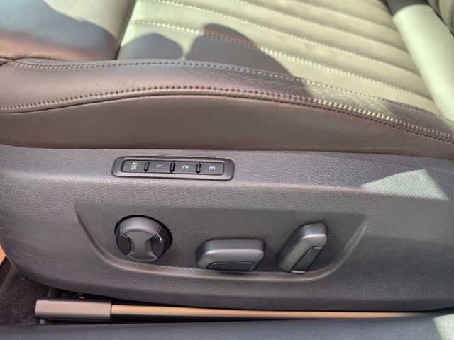 認證車 極品美車 尊榮動力L&K版 一手車庫車 全程原廠保養 只跑6萬多 4X4 280匹大馬力 全景天窗 超多配備  第15張相片