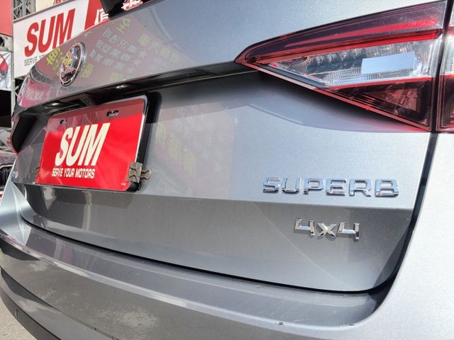 認證車 極品美車 尊榮動力L&K版 一手車庫車 全程原廠保養 只跑6萬多 4X4 280匹大馬力 全景天窗 超多配備  第19張相片