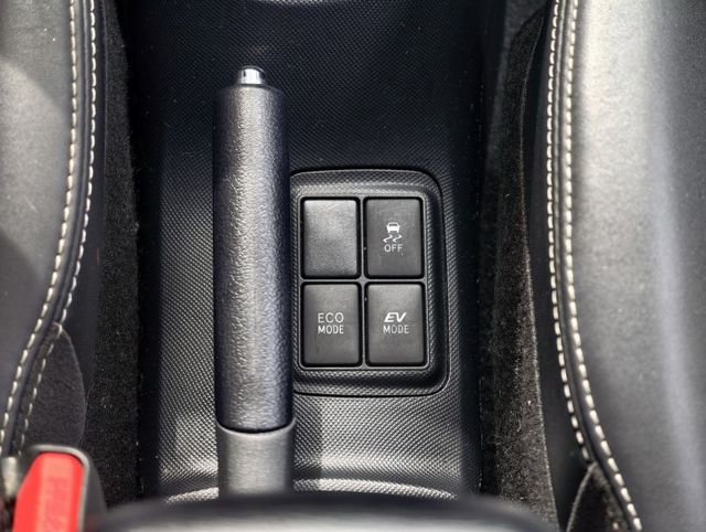 認證車 內裝乾淨無異味 車美無暇 每天上下班油錢真的差很多 小車好開好停 這台很剛好 0頭款 可全貸 歡迎預約試乘  第14張相片