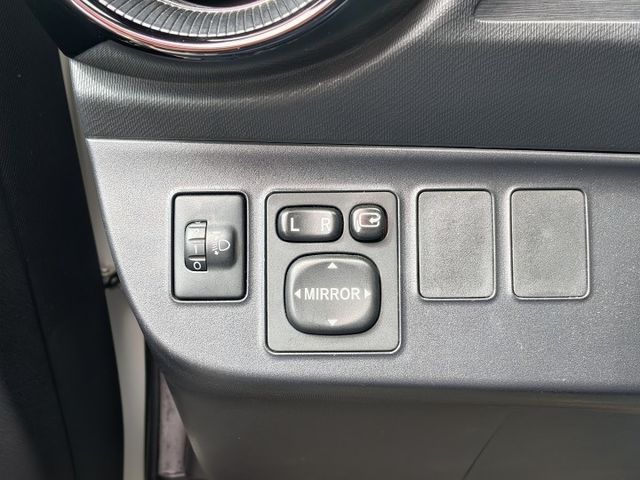 認證車 內裝乾淨無異味 車美無暇 每天上下班油錢真的差很多 小車好開好停 這台很剛好 0頭款 可全貸 歡迎預約試乘  第15張相片