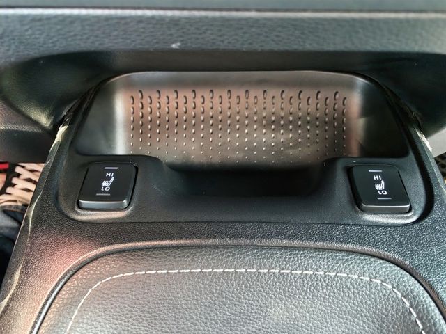 認證車 頂級旗艦版 極品美車 車況極佳 享一年2萬公里保固 0頭款 可全貸  第14張相片