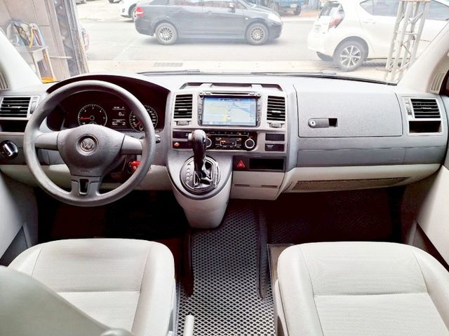 認證車 自用車 跑少 短軸8人座 加裝駐車冷氣 600Ah電池 2張床椅 可車宿露營 載人 0頭款 可全貸  第6張相片